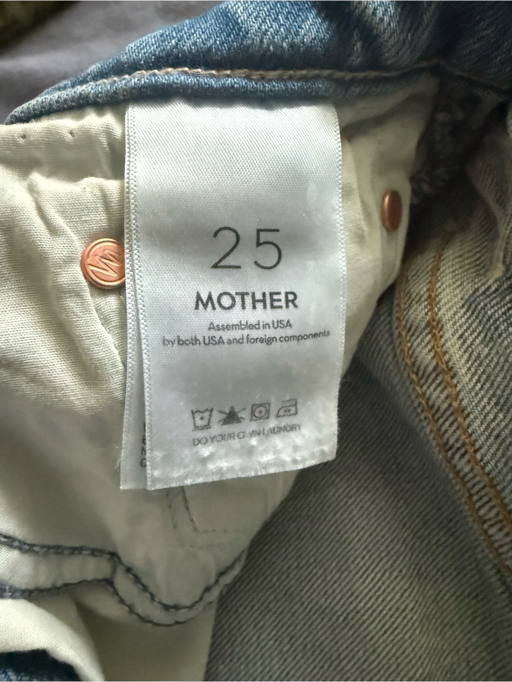 MOTHER True Confessions- Size 25 Denim Cutoff Shorts - Picture 4 of 8
